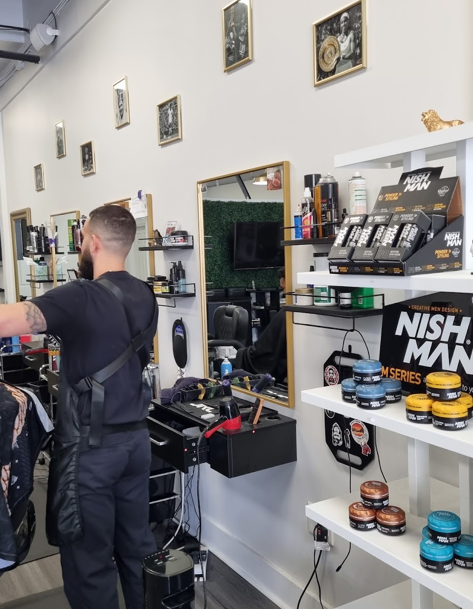 Victory Barbershop detail